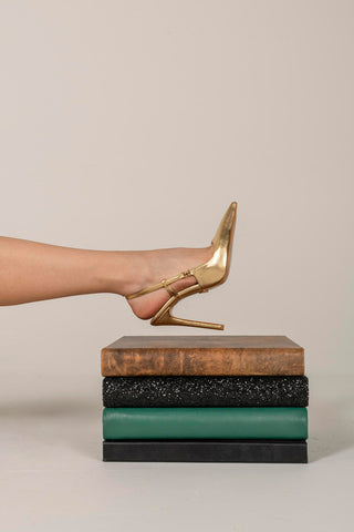 Thea Aksesuar Detaylı İnce Topuk 12 Cm Gold Kırışık Stiletto