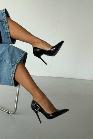 Nadja Clasp Toka Detaylı İnce Topuk 10 Cm Siyah Stiletto