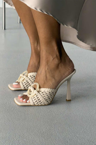 Effie Halka Detaylı İnce Topuk 8 Cm Ten Örgü Sandalet