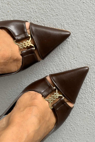 Cassia Aksesuar Detaylı İnce Topuk 12 Cm Acı Kahve Mat Stiletto