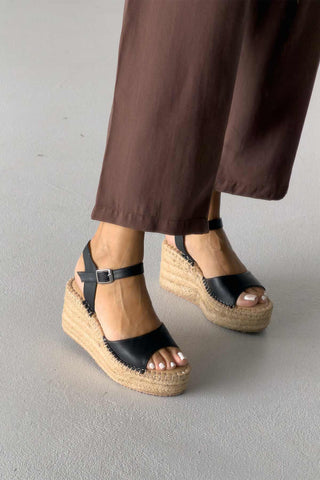 Oliver Hakiki Deri Dolgu Topuk 8 Cm Siyah Mat Sandalet