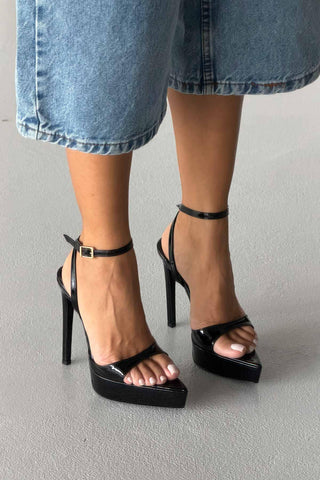 Giulia Bilekten Bantlı İnce Topuk 13 Cm Siyah Rugan Platform