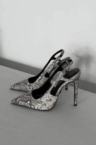 Kindra İnce Topuk 12 Cm Siyah Beyaz Yılan Desenli Stiletto