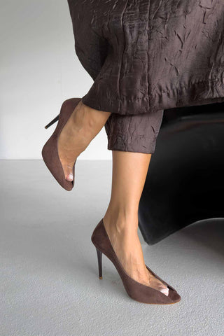 Loan Şeffaf Detaylı İnce Topuk 10 Cm Acı Kahve Süet Stiletto