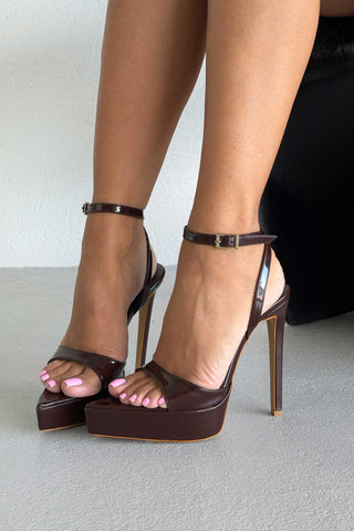 Giulia Bilekten Bantlı İnce Topuk 13 Cm Acı Kahve Rugan Platform