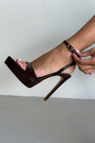 Giulia Bilekten Bantlı İnce Topuk 13 Cm Acı Kahve Rugan Platform