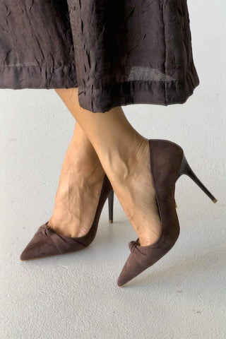Waldau Fiyonk Detaylı İnce Topuk 10 Cm Kahverengi Süet Stiletto