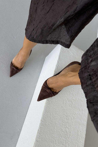 Waldau Fiyonk Detaylı İnce Topuk 10 Cm Kahverengi Süet Stiletto