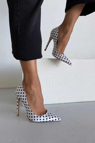 Fia İnce Topuk 12 Cm Beyaz Siyah Puantiyeli Stiletto