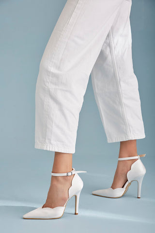 Dignity İnce Topuk 10 Cm Beyaz Saten Stiletto