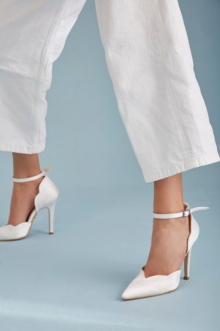 Dignity İnce Topuk 10 Cm Beyaz Saten Stiletto