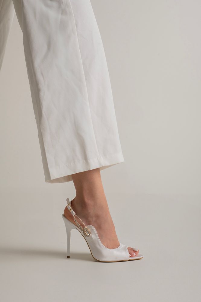 Habren Taşlı Toka Detaylı İnce Topuk 10 Cm Beyaz Saten Topuklu Ayakkabı resmi